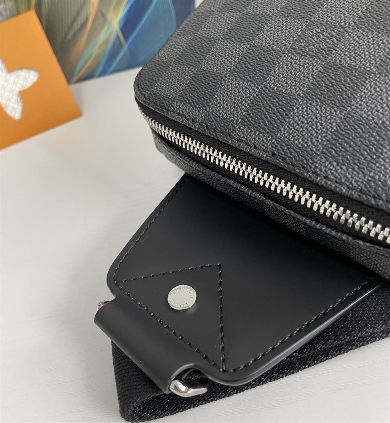 Avenue Sling Bag Damier Graphique canvas – LB030