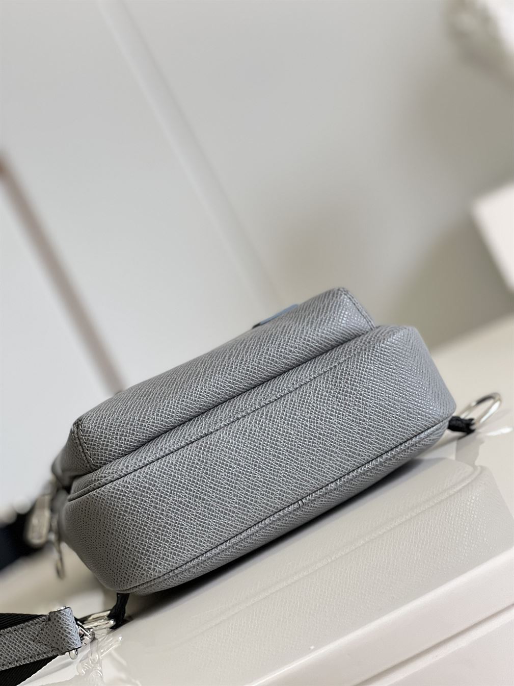 Avenue Sling Bag Glacier Taiga cowhide leather – LB024