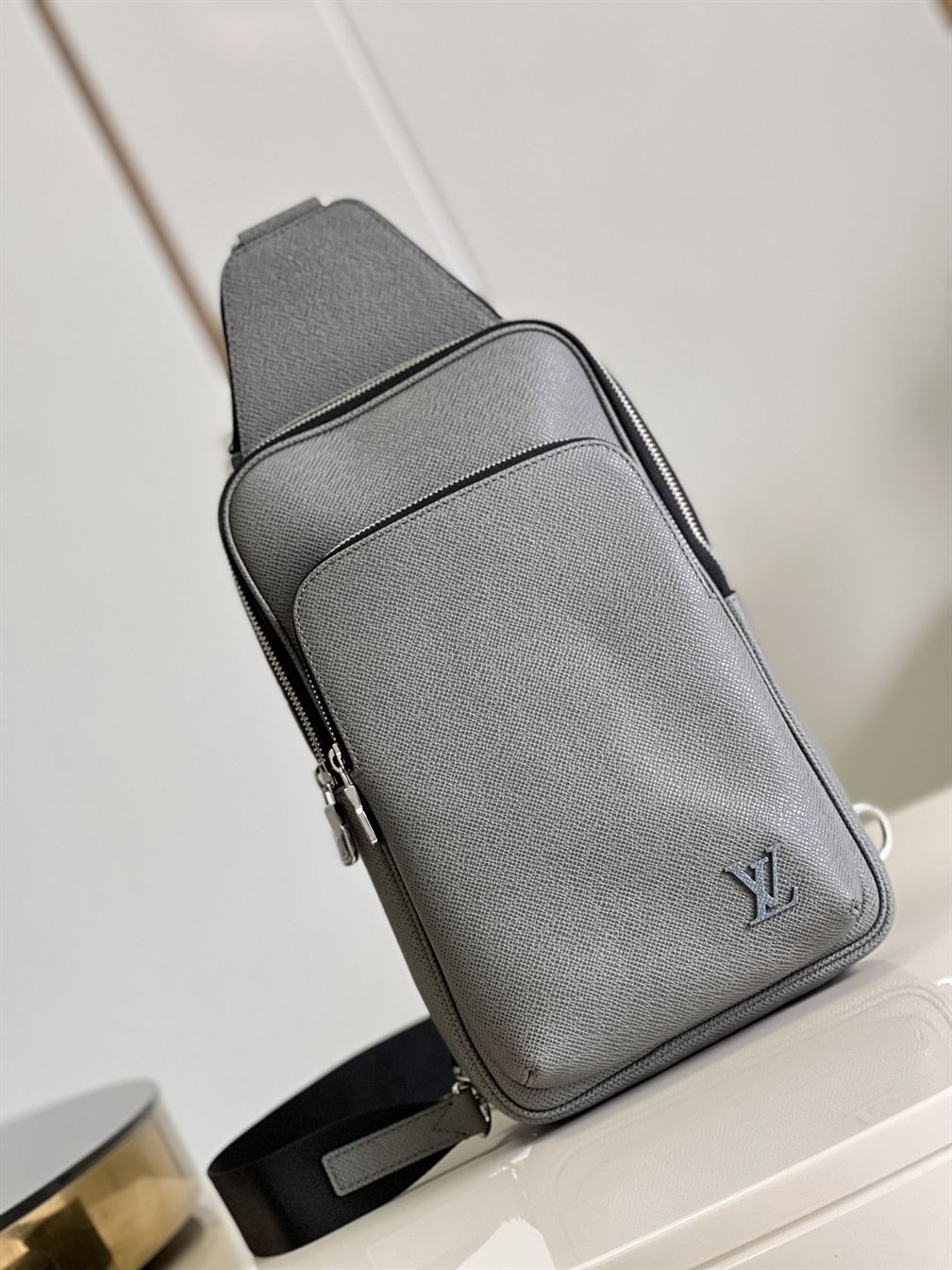 Avenue Sling Bag Glacier Taiga cowhide leather – LB024