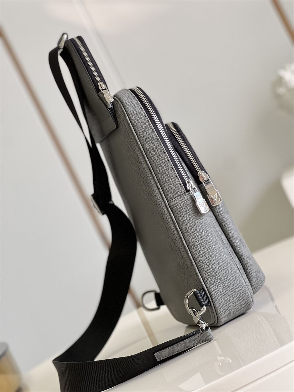 Avenue Sling Bag Glacier Taiga cowhide leather – LB024
