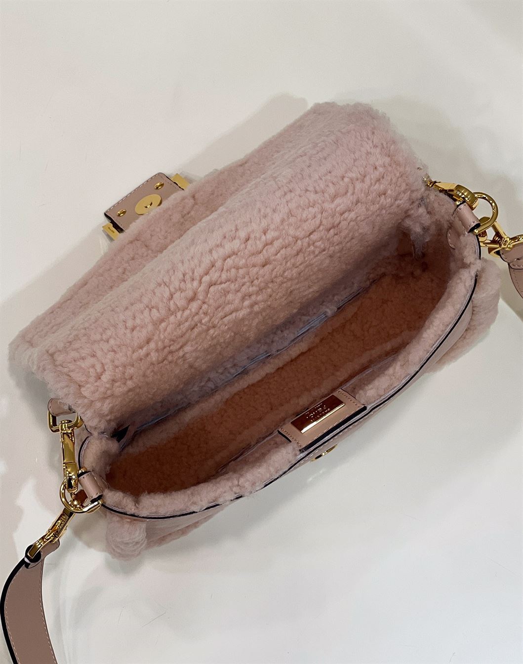 Baguette Pale pink sheepskin bag – FB024
