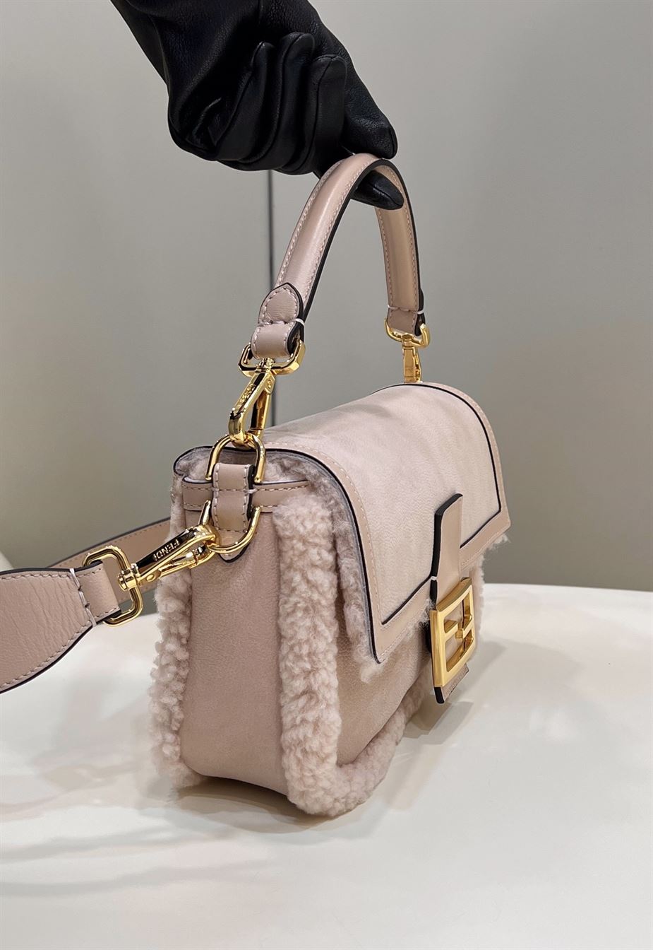 Baguette Pale pink sheepskin bag – FB024