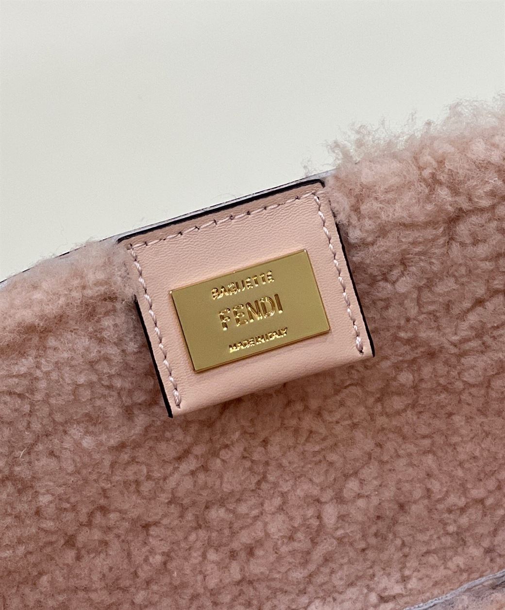 Baguette Pale pink sheepskin bag – FB024