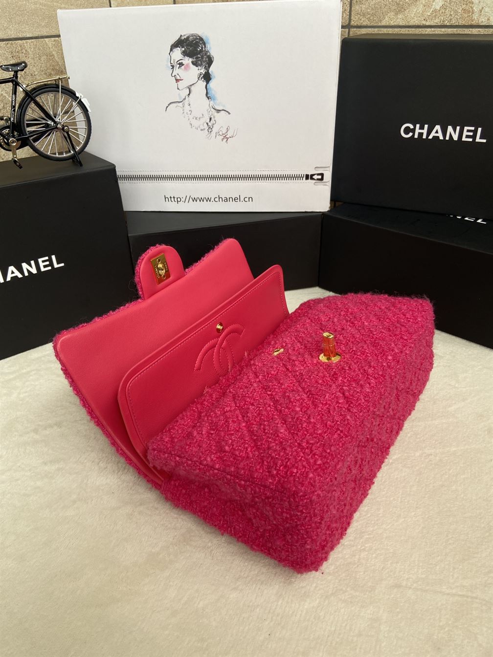 CLASSIC HANDBAG CASHMERE TWEED & GOLD-TONE METAL – CB001