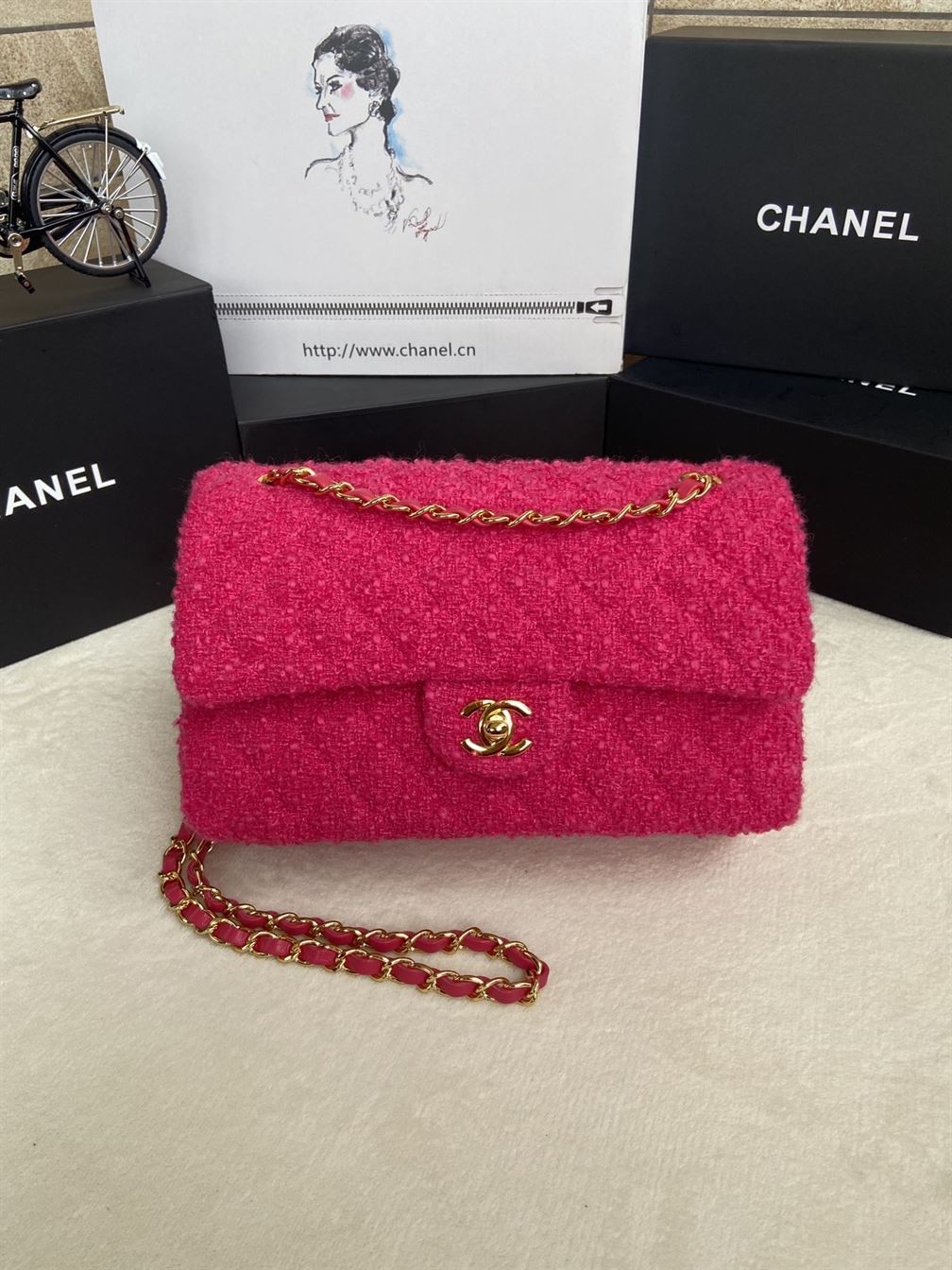 CLASSIC HANDBAG CASHMERE TWEED & GOLD-TONE METAL – CB001