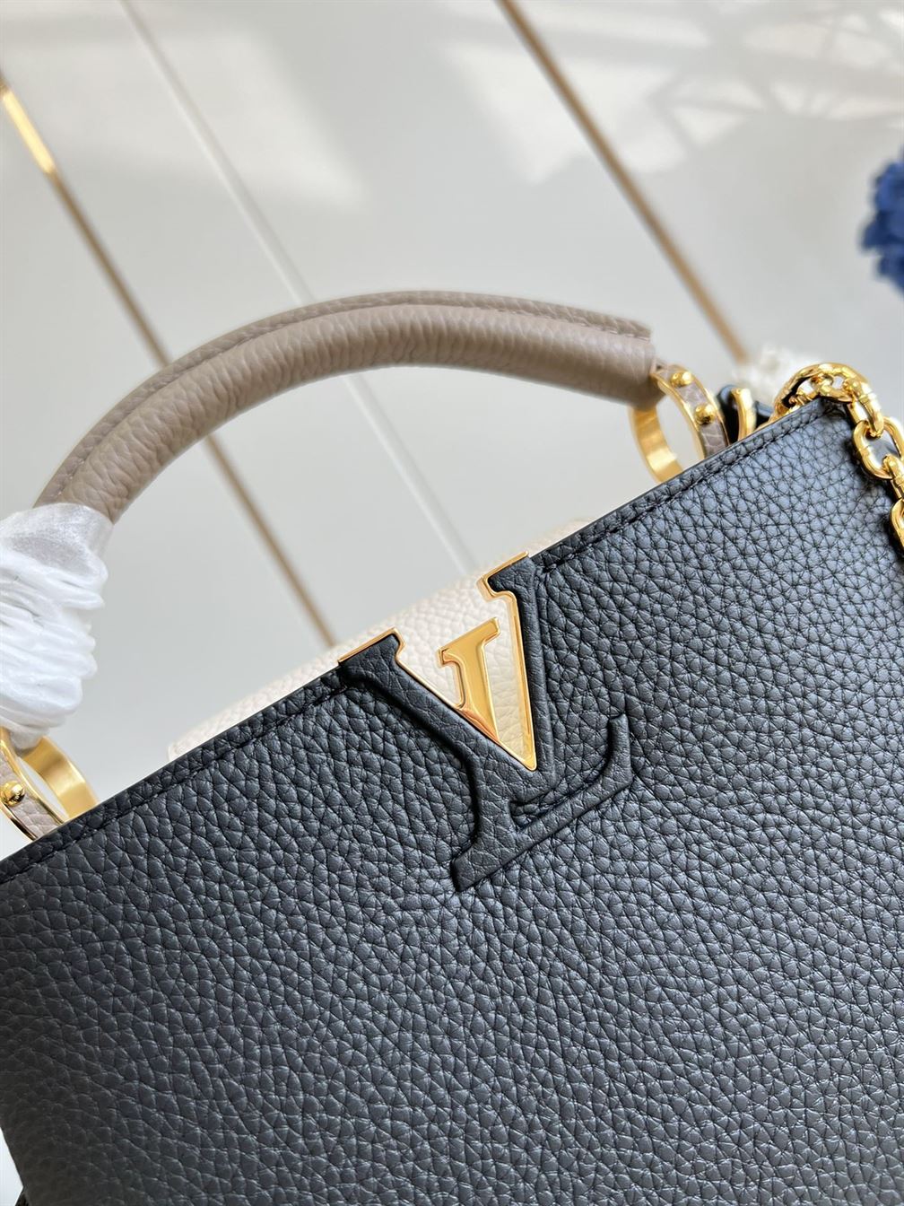 Capucines MM handbag Black – LB001