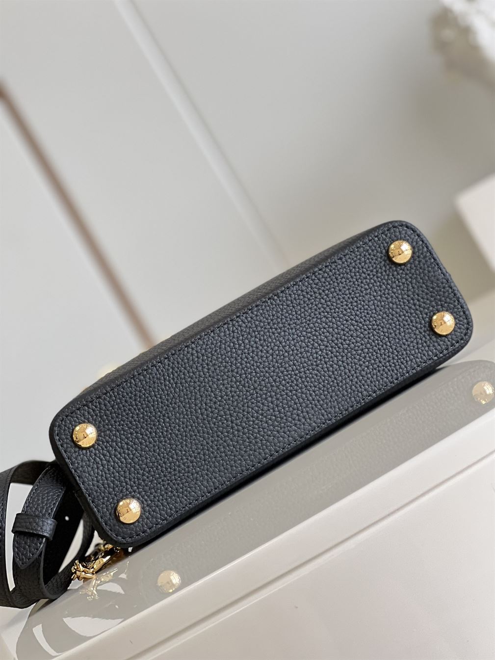 Capucines MM handbag Black – LB001