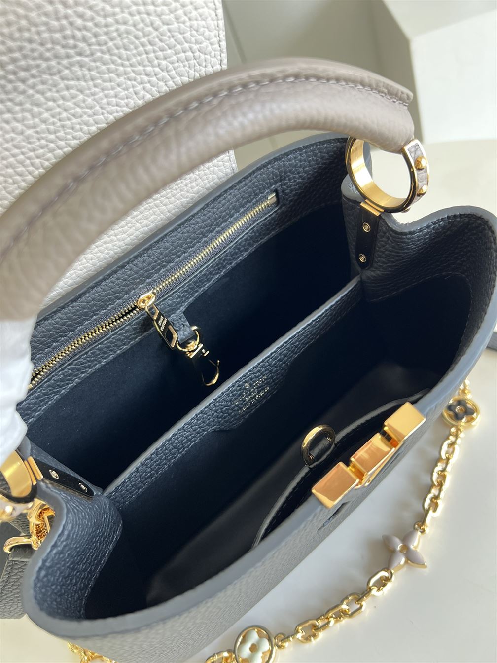 Capucines MM handbag Black – LB001