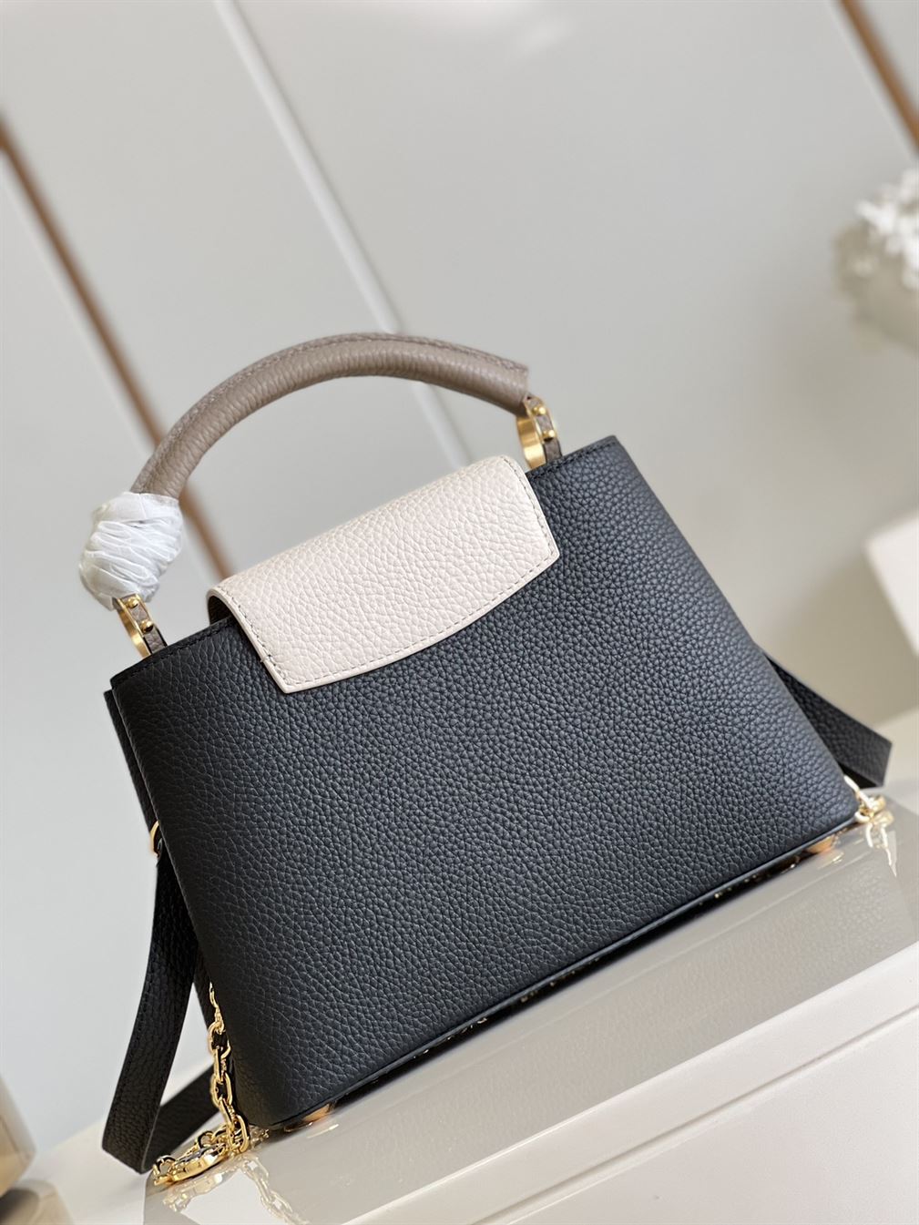 Capucines MM handbag Black – LB001