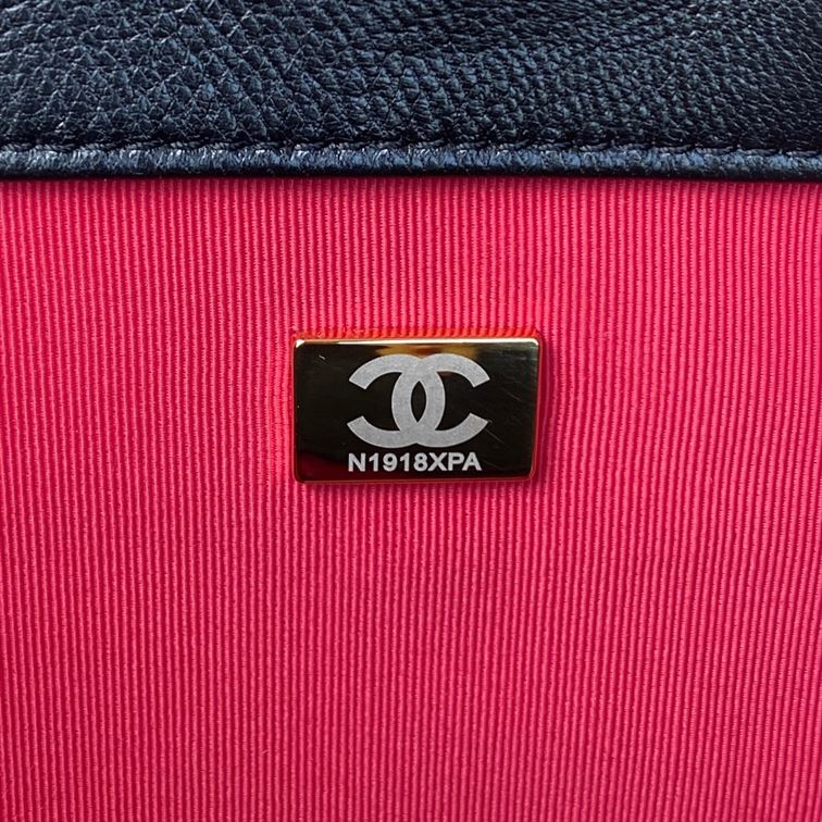 Chanel 19 Shopping Bag Shiny Lambskin Black – CB010