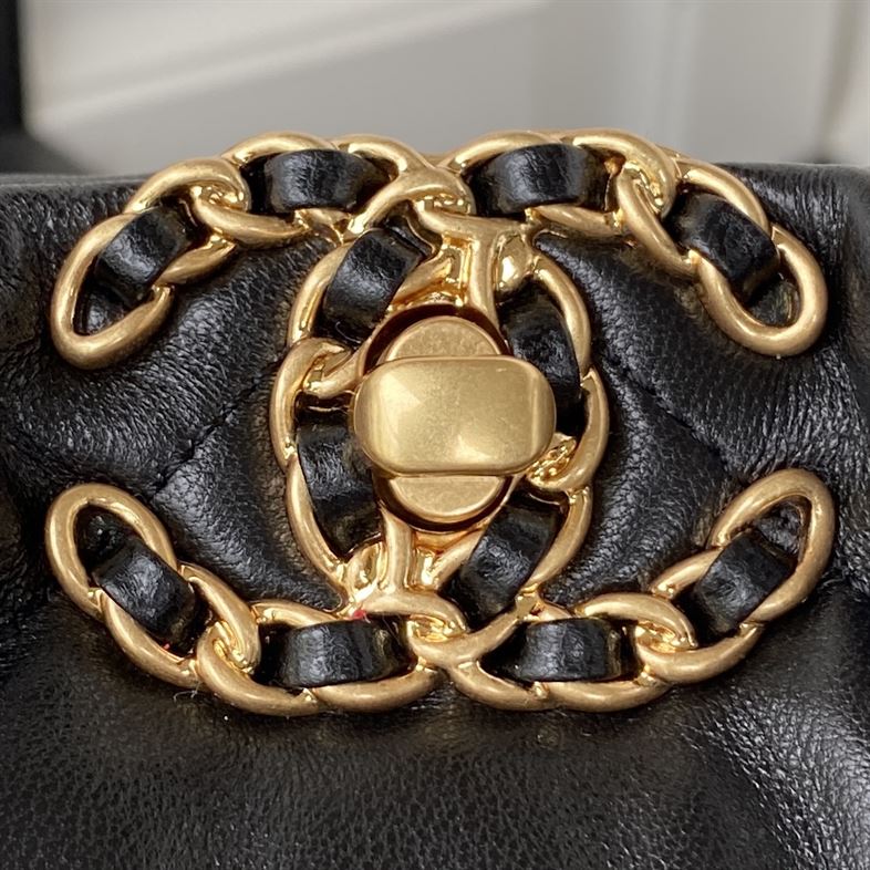 Chanel 19 Shopping Bag Shiny Lambskin Black – CB010