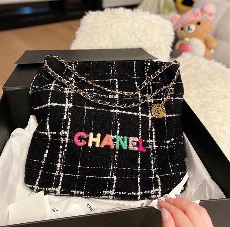 Chanel 22 Handbag Black, White & Multicolor – CB007