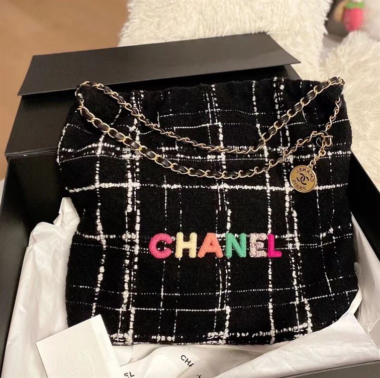 Chanel 22 Handbag Black, White & Multicolor – CB007