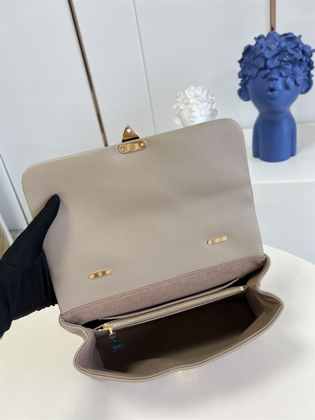 Louis Vuitton Madeleine MM handbag Dove Gray Crème Beige – LB015