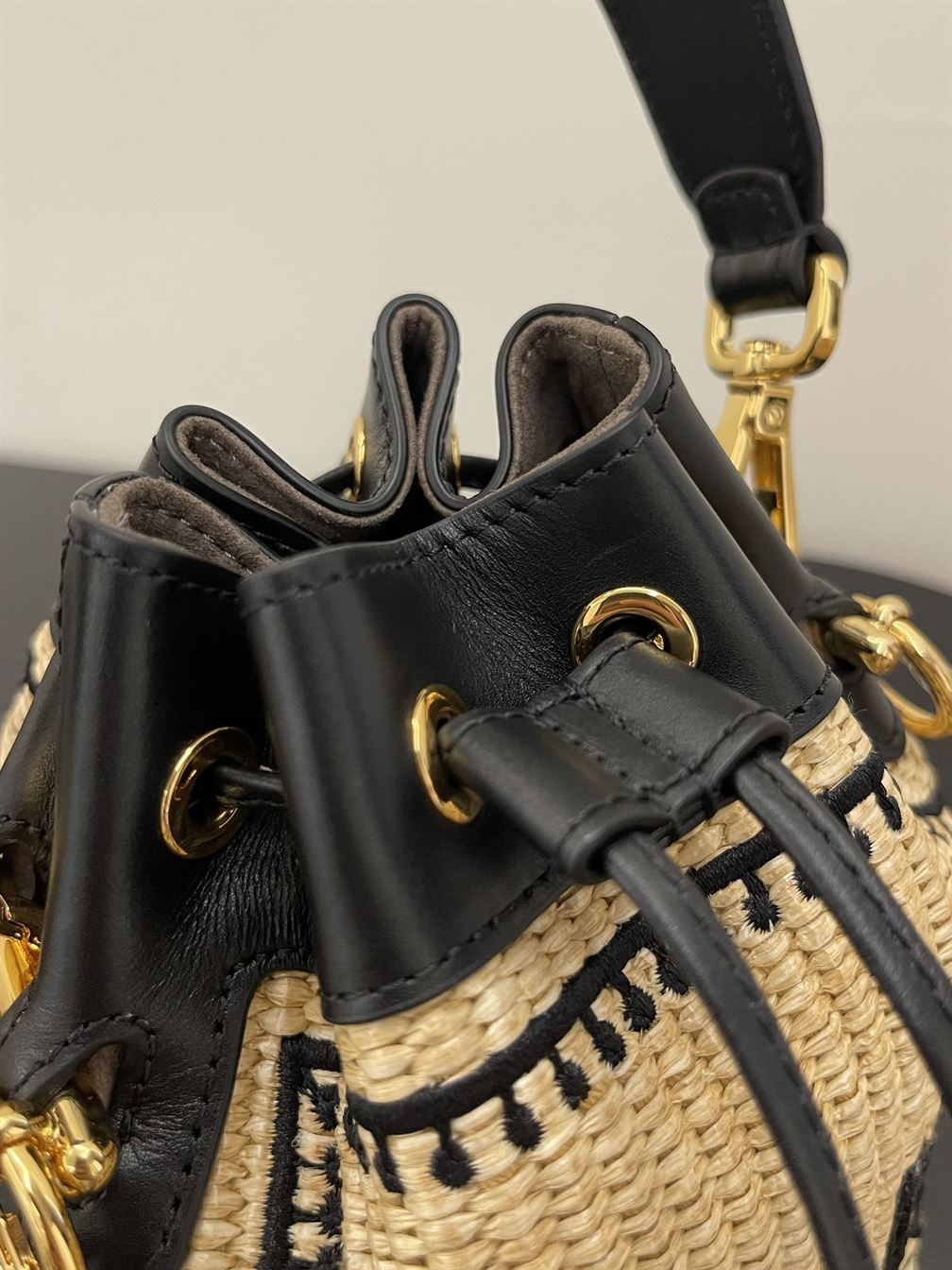Mon Tresor Beige and black straw mini bag – FB009