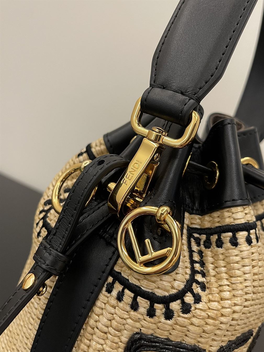 Mon Tresor Beige and black straw mini bag – FB009