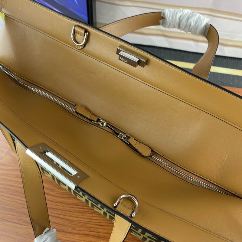 Peekaboo ISeeU Forty8 Beige leather – FB037