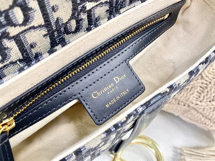 Saddle bag with Strap blue Dior Oblique jacquard – DB002