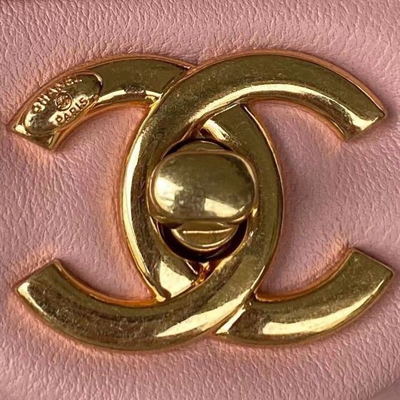 Small Flap Bag Lambskin & Gold-Tone Metal Light Pink – CB012