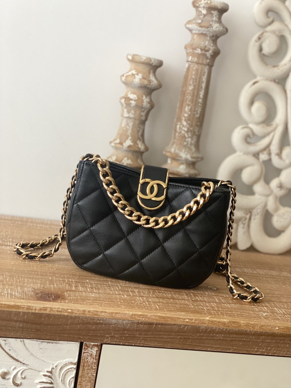 Small Hobo Bag Lambskin & Gold-Tone Metal Black – CB019