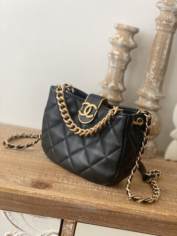 Small Hobo Bag Lambskin & Gold-Tone Metal Black – CB019