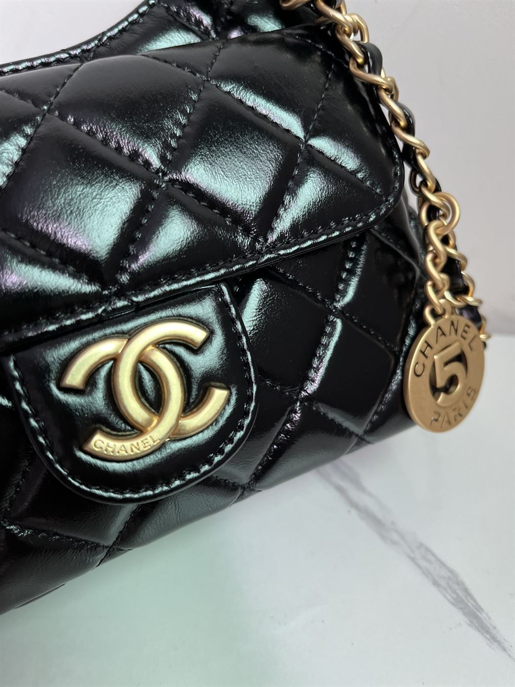 Small Hobo Bag Shiny Crumpled Calfskin & Gold-Tone Metal Black – CB014