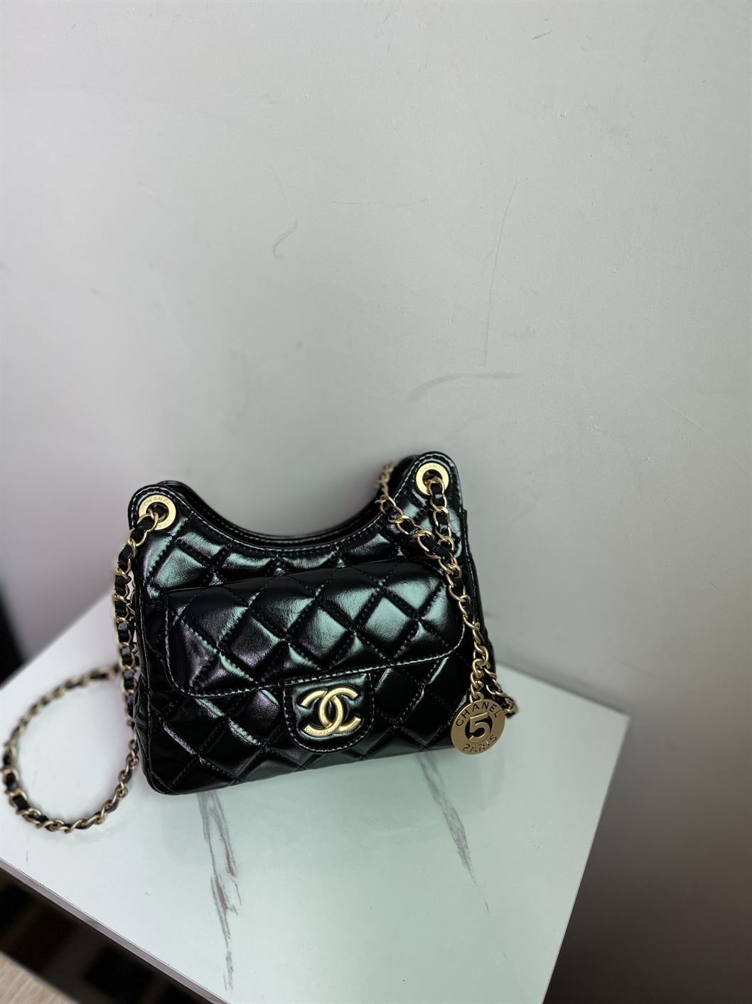 Small Hobo Bag Shiny Crumpled Calfskin & Gold-Tone Metal Black – CB014
