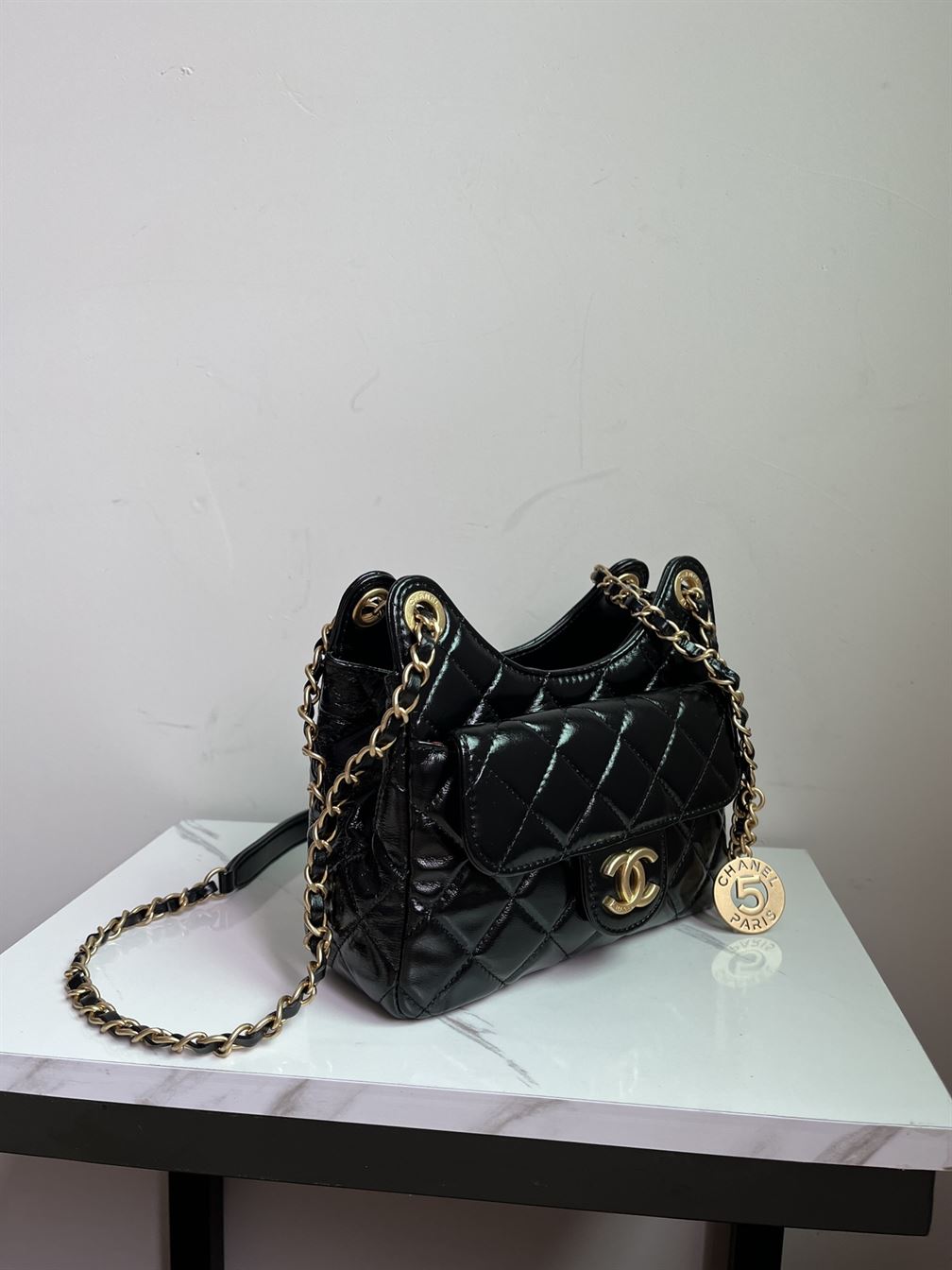 Small Hobo Bag Shiny Crumpled Calfskin & Gold-Tone Metal Black – CB014