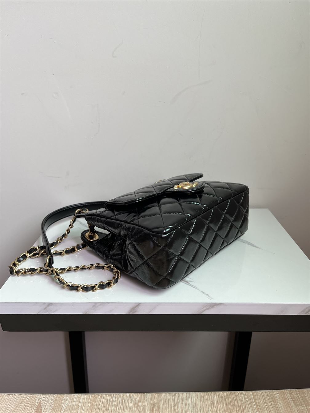Small Hobo Bag Shiny Crumpled Calfskin & Gold-Tone Metal Black – CB014