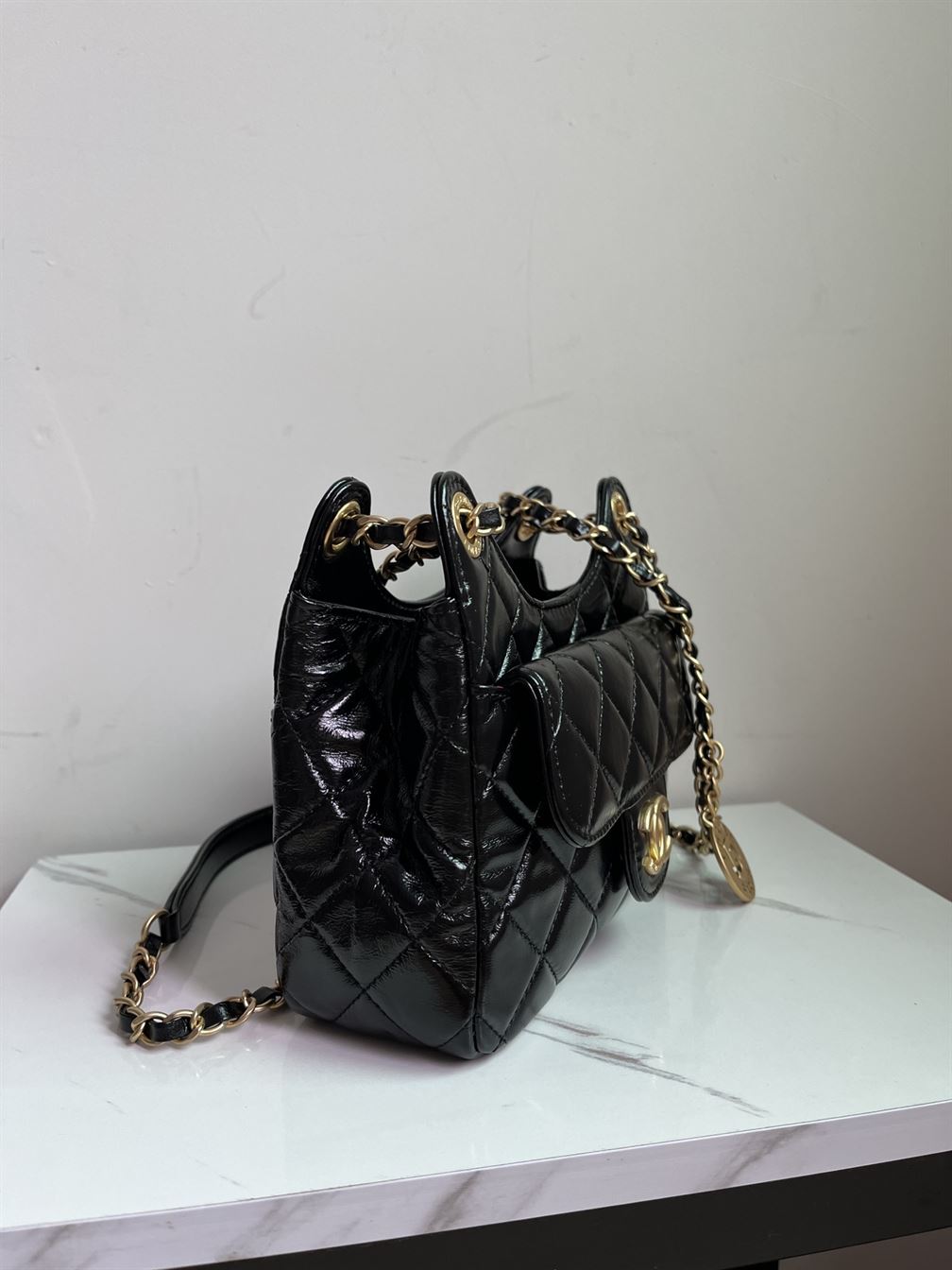 Small Hobo Bag Shiny Crumpled Calfskin & Gold-Tone Metal Black – CB014