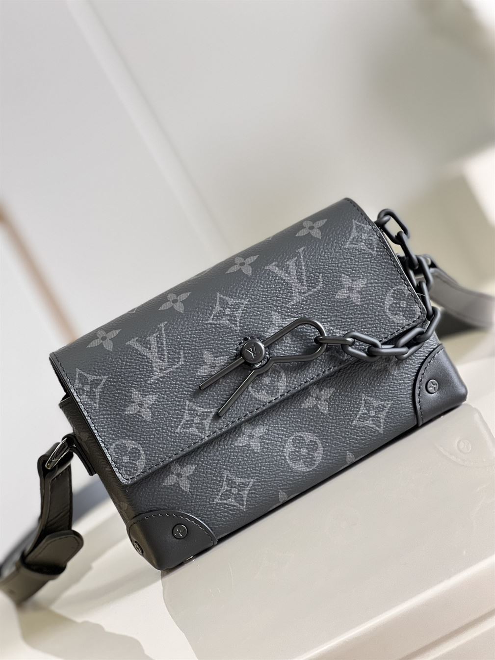 Steamer Wearable Wallet Monogram Eclipse canvas – LB023