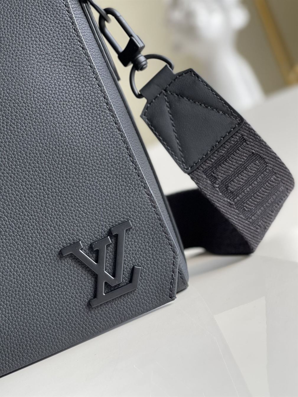 Takeoff Aerogram Messenger Bag Black – LB031