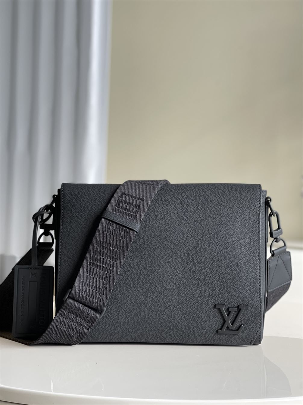 Takeoff Aerogram Messenger Bag Black – LB031