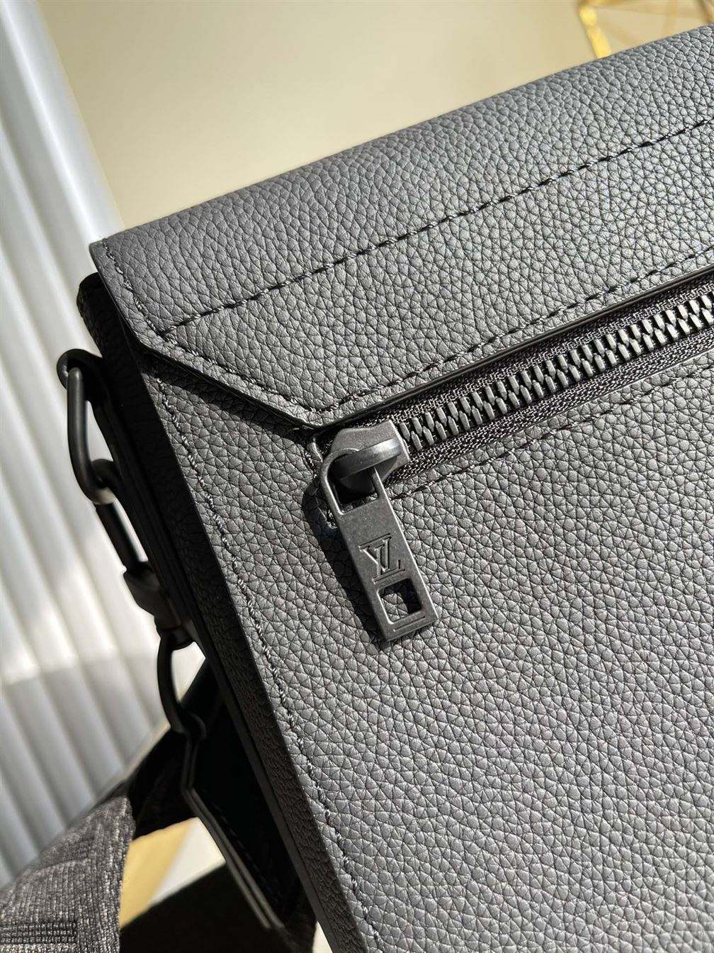 Takeoff Aerogram Messenger Bag Black – LB031