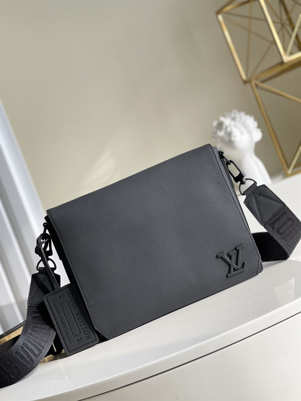 Takeoff Aerogram Messenger Bag Black – LB031