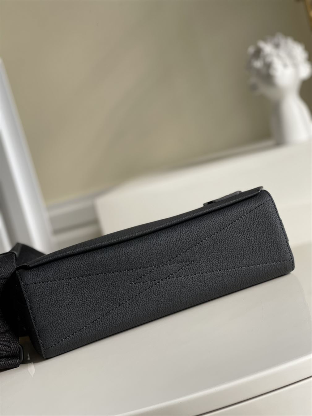 Takeoff Aerogram Messenger Bag Black – LB031