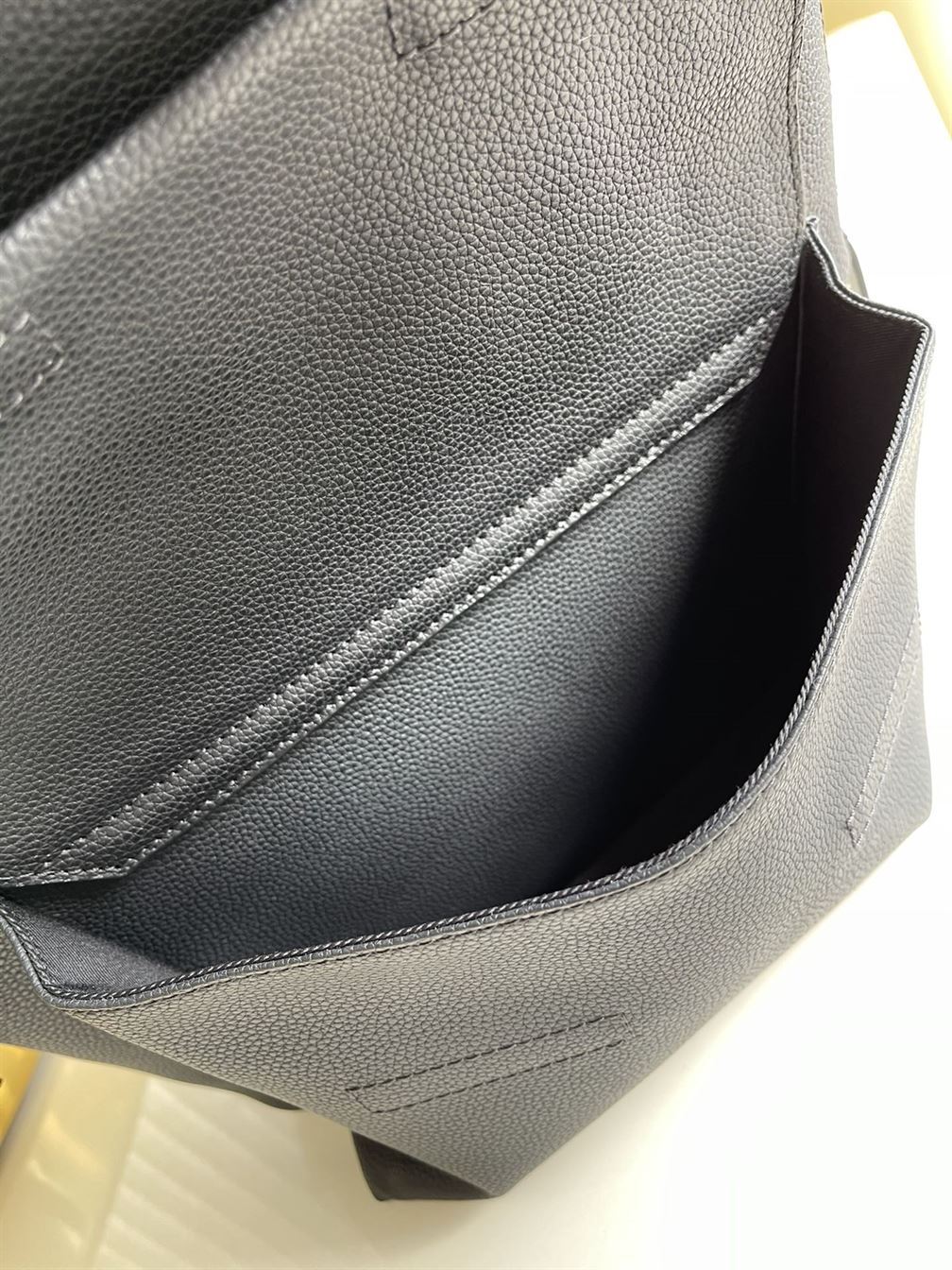 Takeoff Backpack Black grained calf leather – LB032