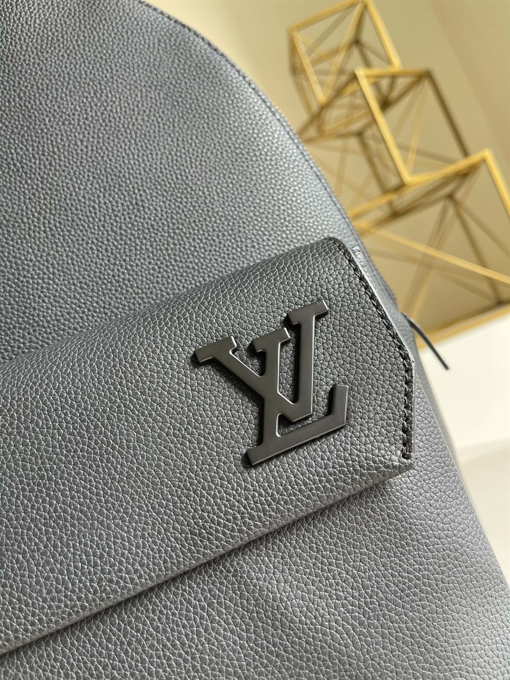 Takeoff Backpack Black grained calf leather – LB032