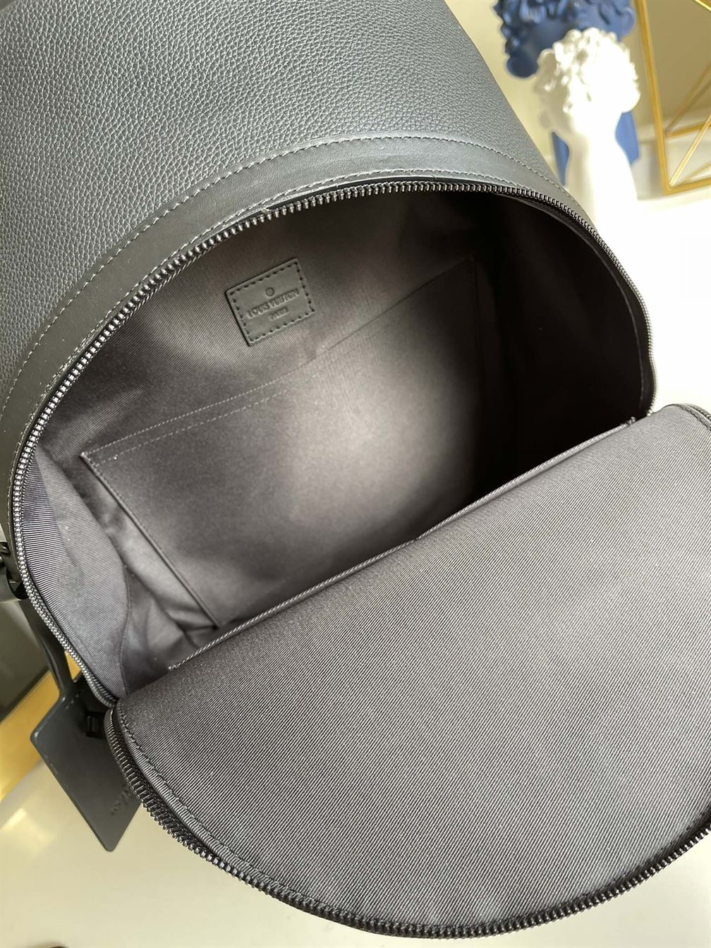 Takeoff Backpack Black grained calf leather – LB032