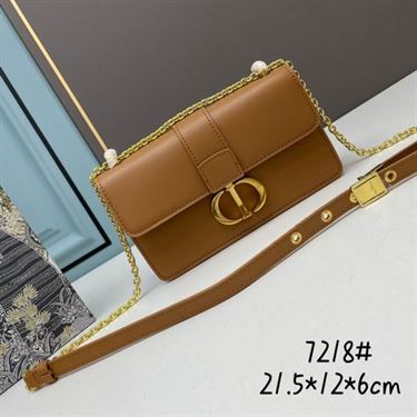30 Montaigne East-West bag with chain Hazelnut Calfskin – DB038