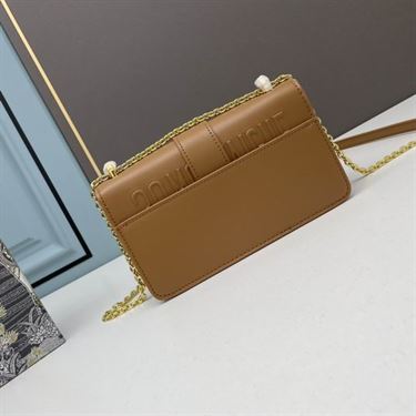 30 Montaigne East-West bag with chain Hazelnut Calfskin – DB038
