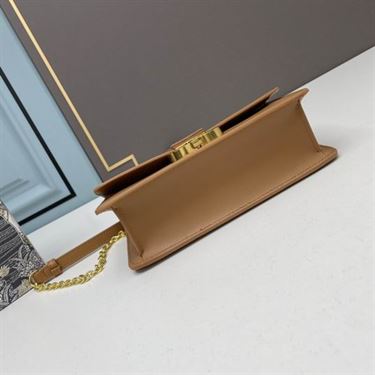 30 Montaigne East-West bag with chain Hazelnut Calfskin – DB038