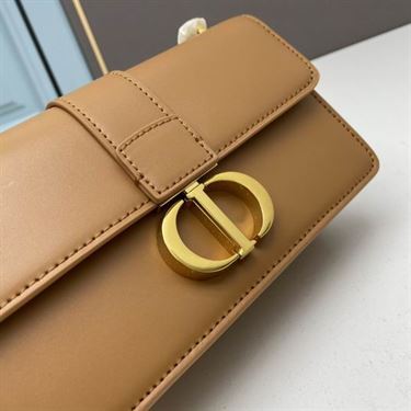 30 Montaigne East-West bag with chain Hazelnut Calfskin – DB038