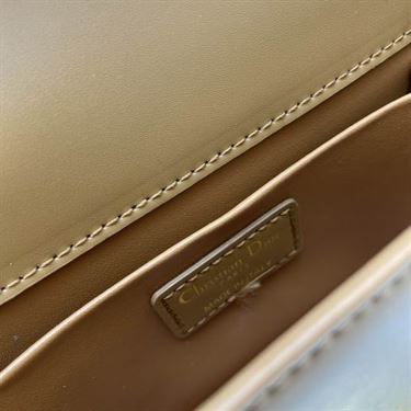 30 Montaigne East-West bag with chain Hazelnut Calfskin – DB038
