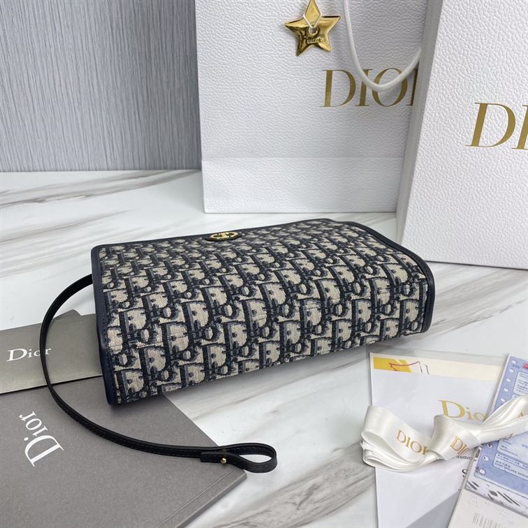 30 Montaigne pouch Blue Dior Oblique Jacquard – DB044