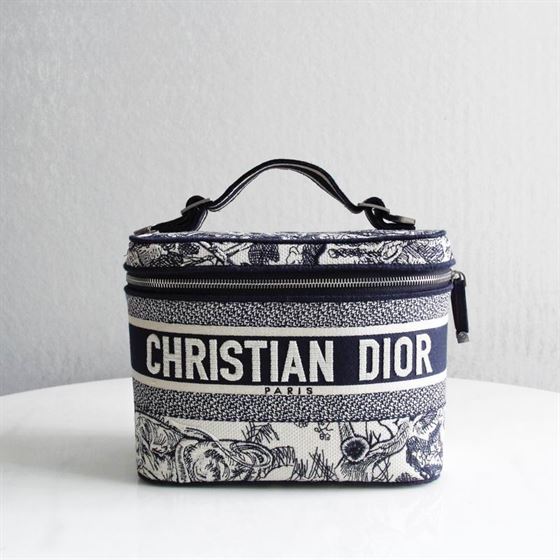 DiorTravel vanity case Blue Toile de Jouy Embroidery – DB043