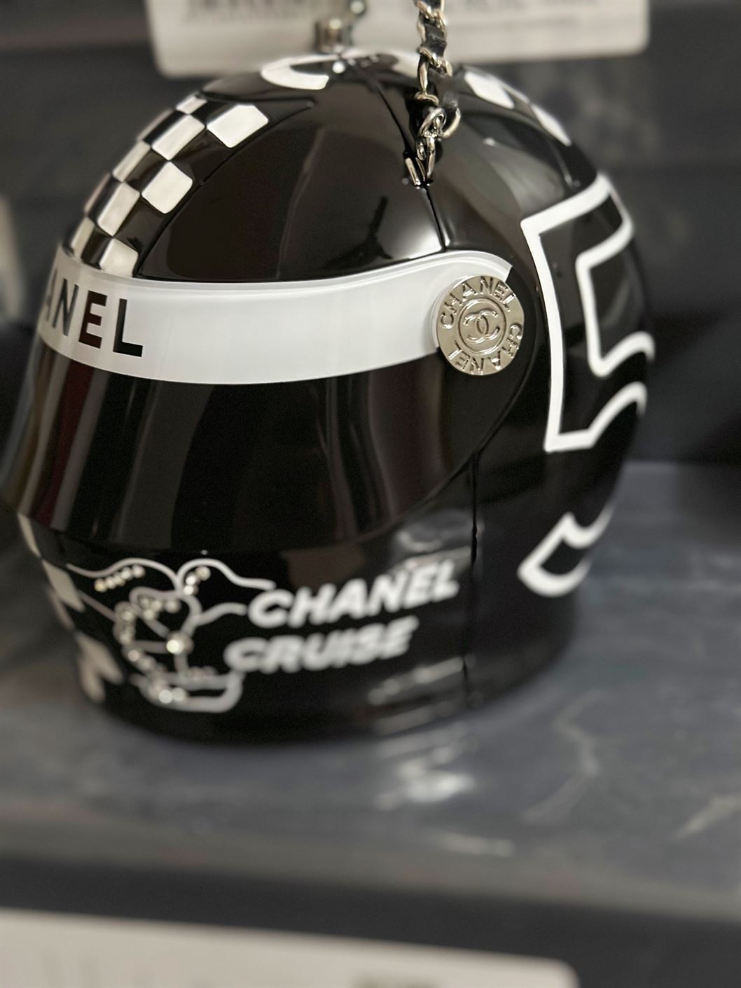 Helmet Minaudiere Black & White Resin, Strass & Silver-Tone Metal – CB024