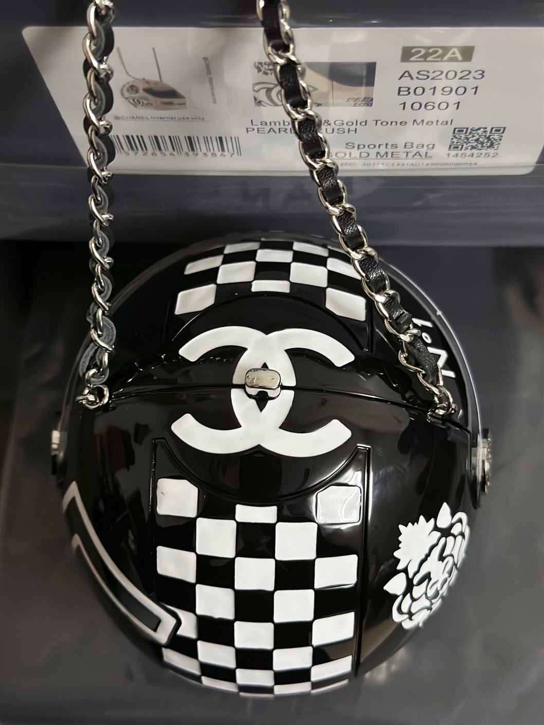Helmet Minaudiere Black & White Resin, Strass & Silver-Tone Metal – CB024
