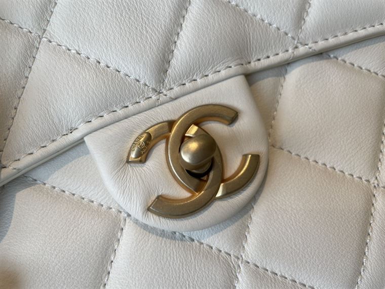 Messenger Bag Grained Calfskin & Gold-Tone Metal White – CB021