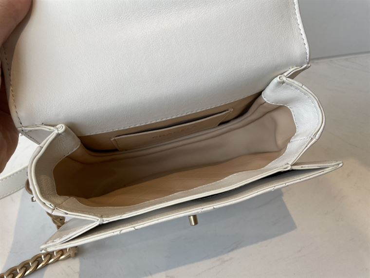 Messenger Bag Grained Calfskin & Gold-Tone Metal White – CB021